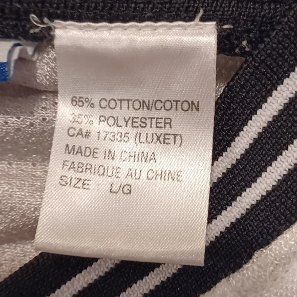 4/$40 Thick White Reebok Tee - Size Large - Picture 9 of 9